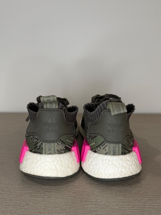 Athletic_Shoes